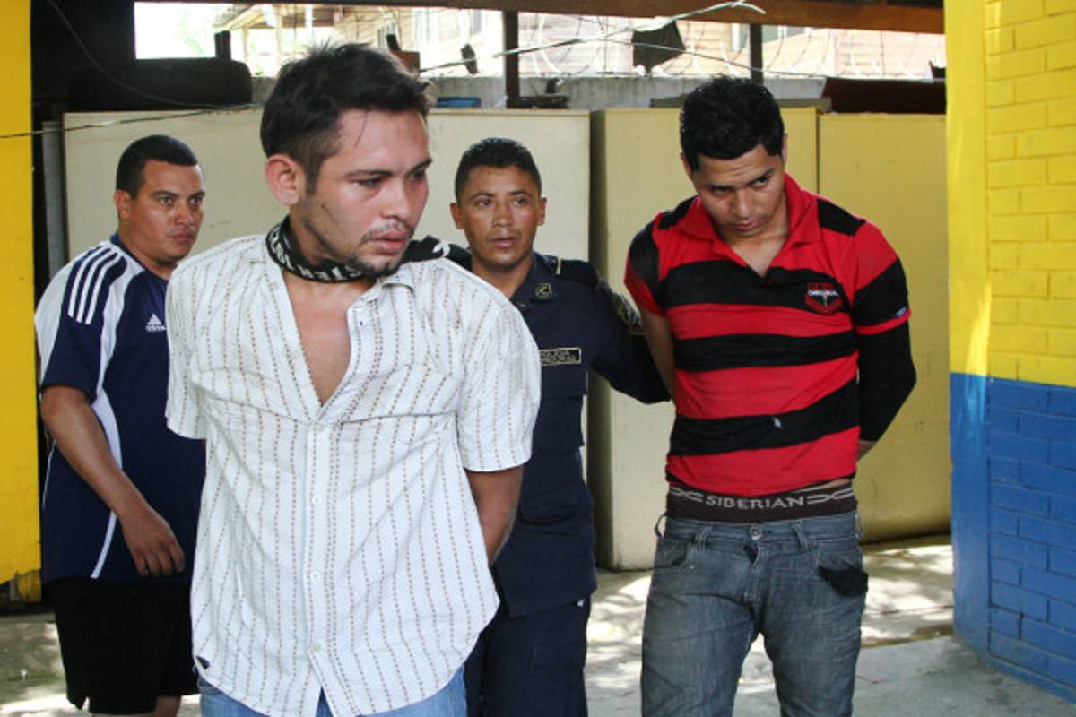 Con botín caen dos supuestos asaltantes